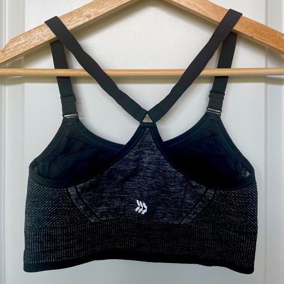 Black sports bra - Picture 2 of 3
